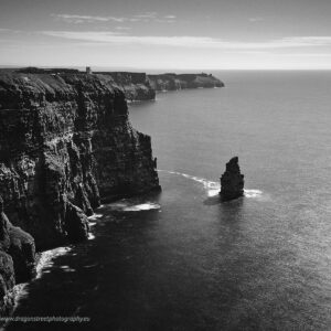 Les falaises de Moher en noir et blanc, Irlande