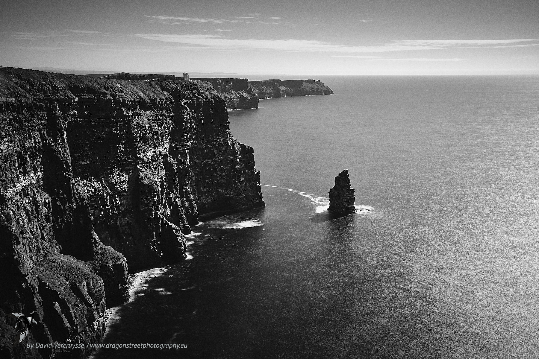 Les falaises de Moher en noir et blanc, Irlande